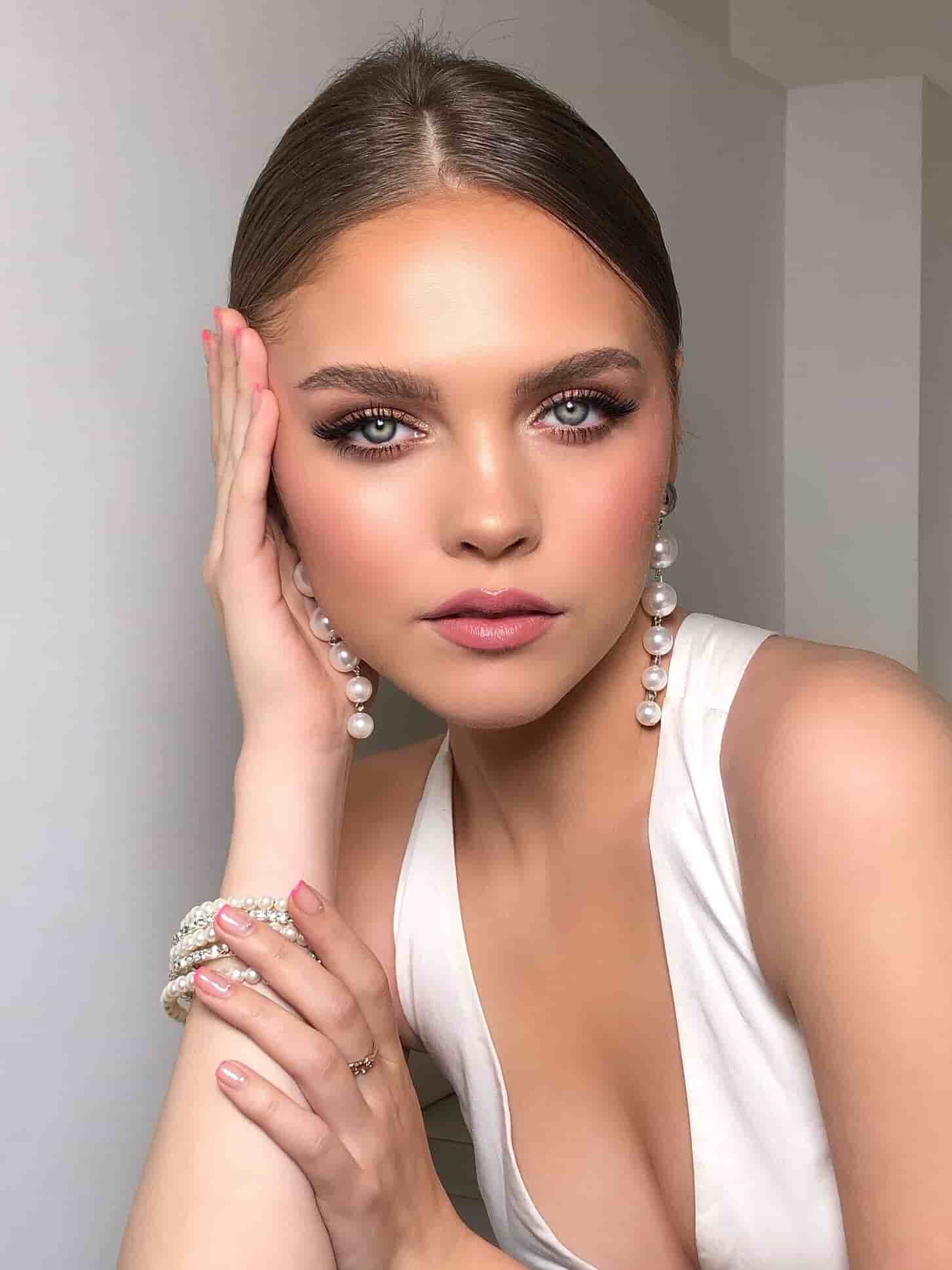 Outcall escort Paris, Russian escort paris, vip escort à paris, escort girls in paris, GFE escorts Paris, brunette escorts in Paris, Paris top escorts